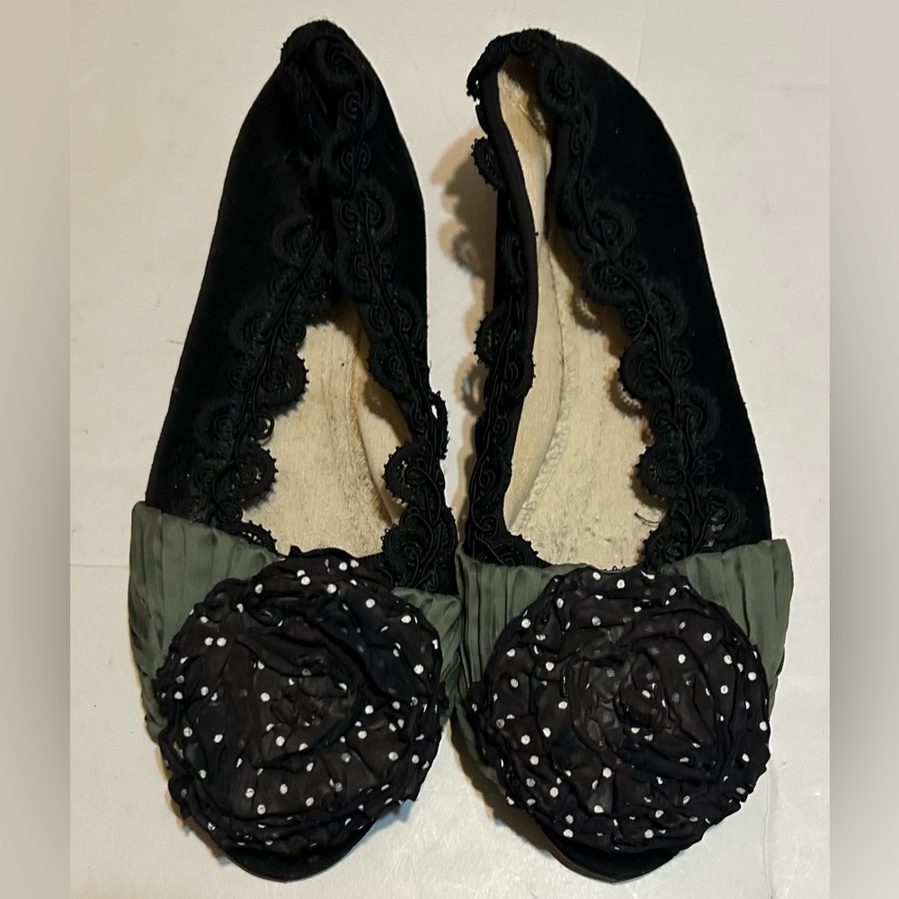 Black and Green Women's Shoes with Floral Detail